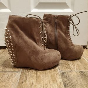 Wedge boots size 7